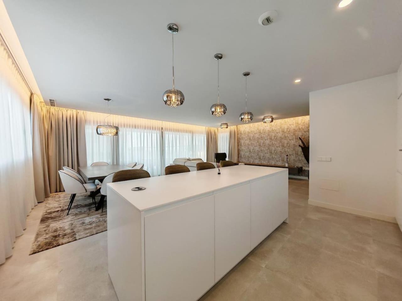 Сasa de vacaciones Luxury 4 Bed With Sea Views In Eden *