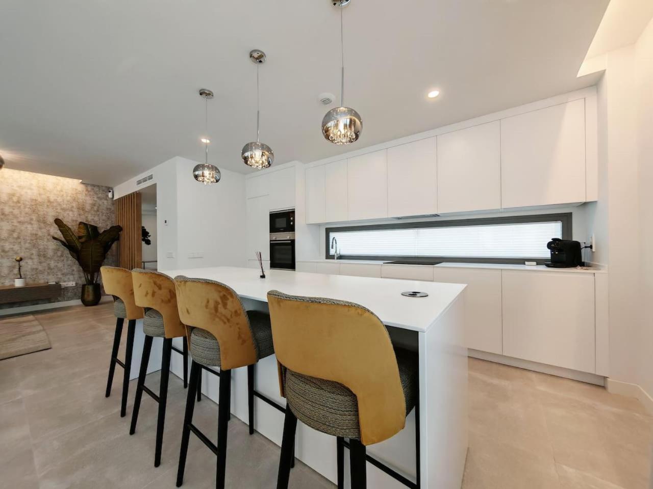 Luxury 4 Bed With Sea Views In Eden Málaga