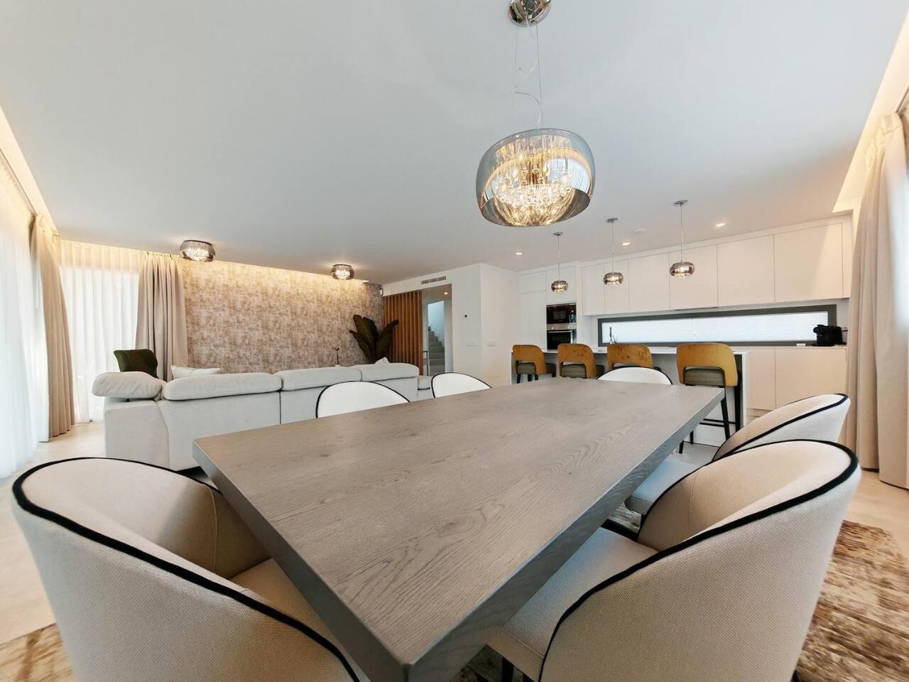 Luxury 4 Bed With Sea Views In Eden Сasa de vacaciones Málaga