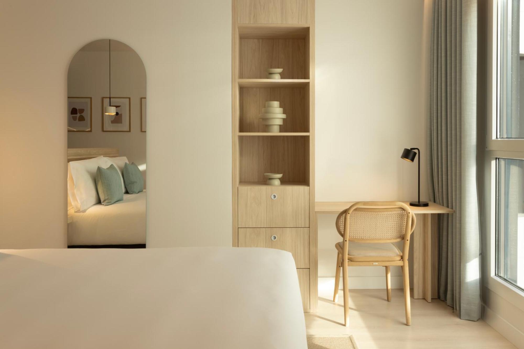 Staybridge & By Ihg Hotell
