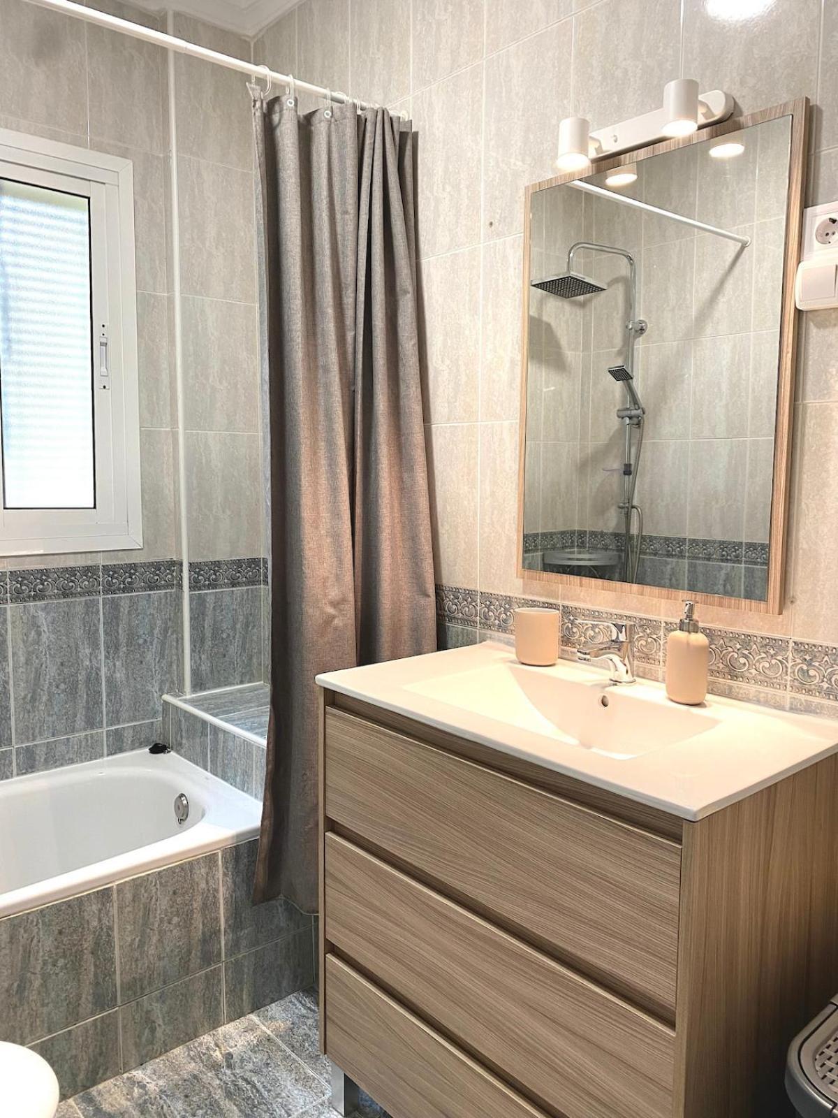 Apartment, 3 Bedrooms, Downtown Lejlighed *