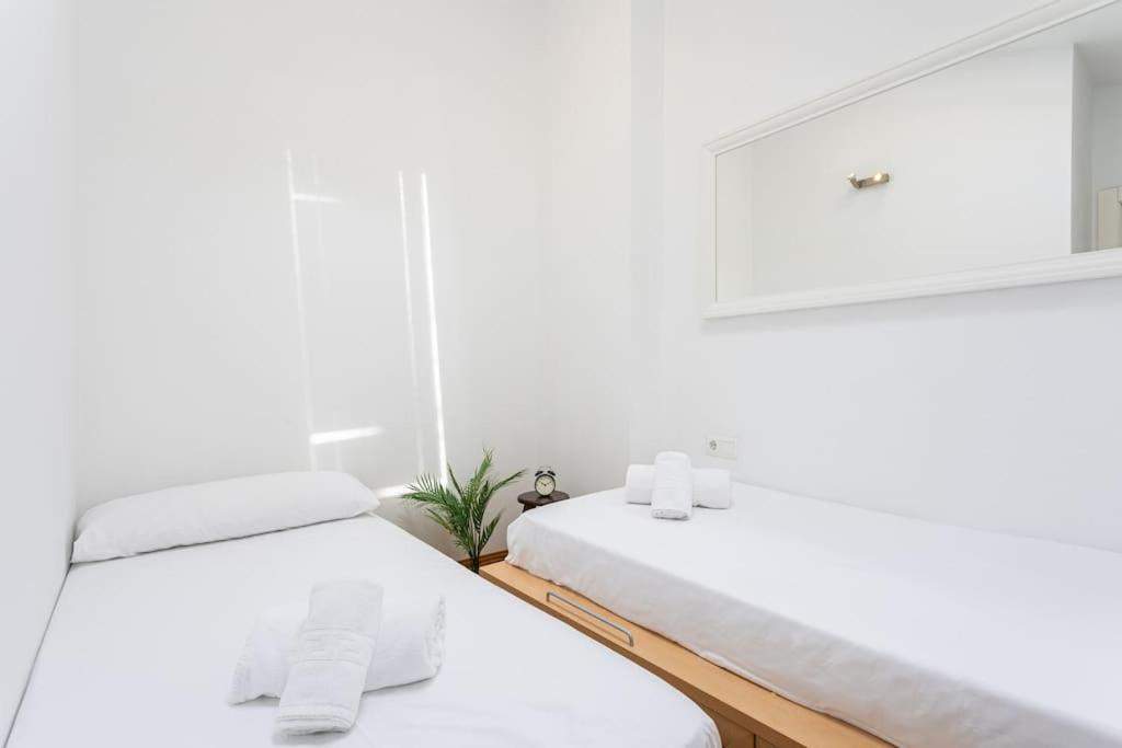 Penthouse In St Montano, Historic Centre, Wifi. *
