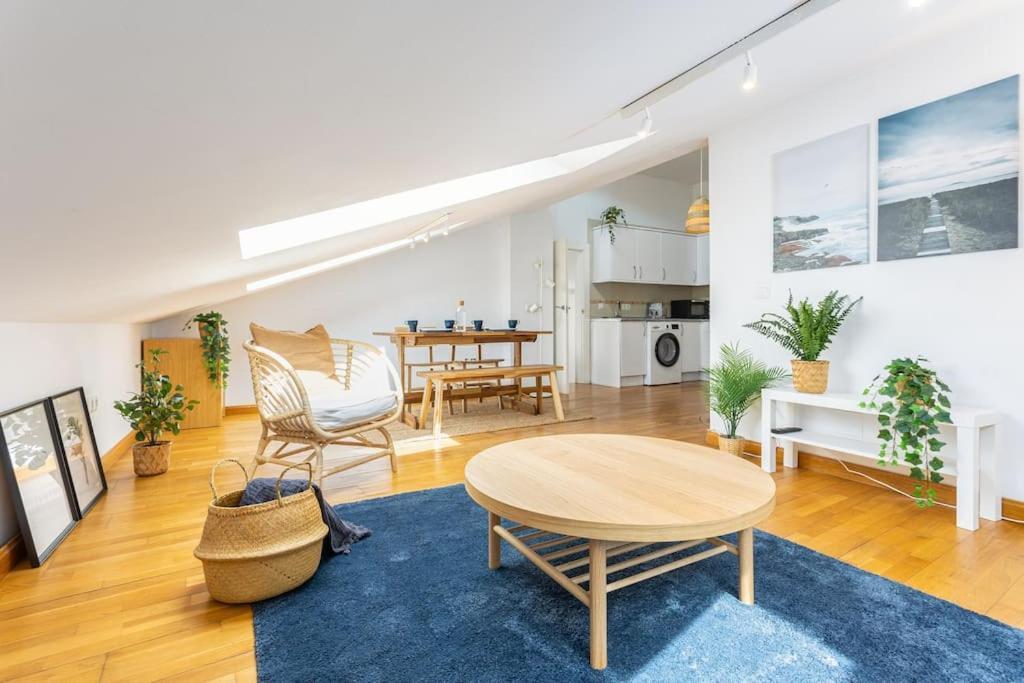Apartment Penthouse In St Montano, Historic Centre, Wifi.