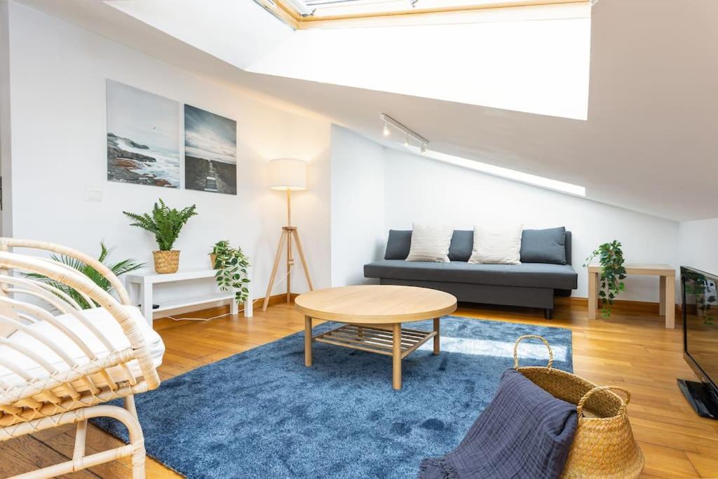 Penthouse In St Montano, Historic Centre, Wifi. *