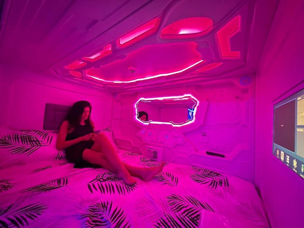 Good Vibes Only Capsule Kapselhotell *