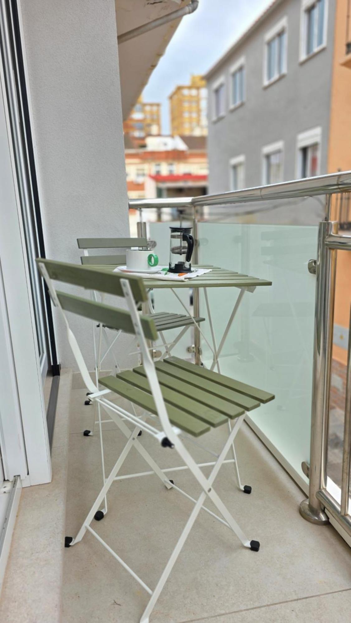 Appartement Miro Huelin 200 M From *
