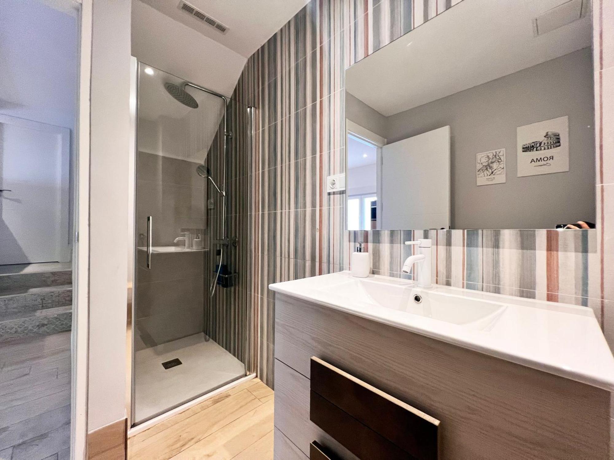 Regimiento 2, Center, New, Quite, Breakfast Included, Parking On Request, Rg * Malaga