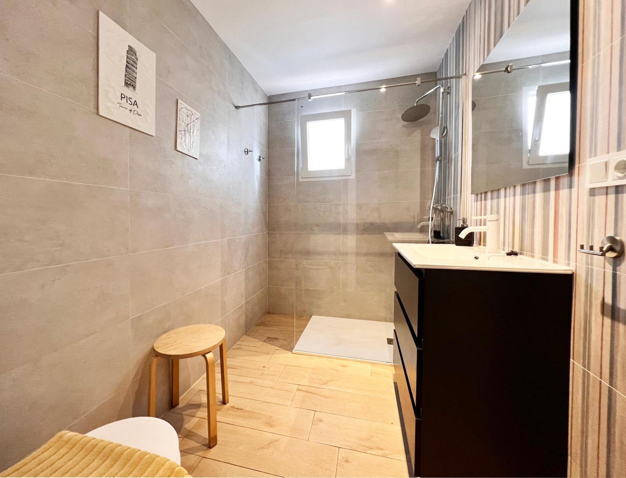 Regimiento 2, Center, New, Quite, Breakfast Included, Parking On Request, Rg * Malaga