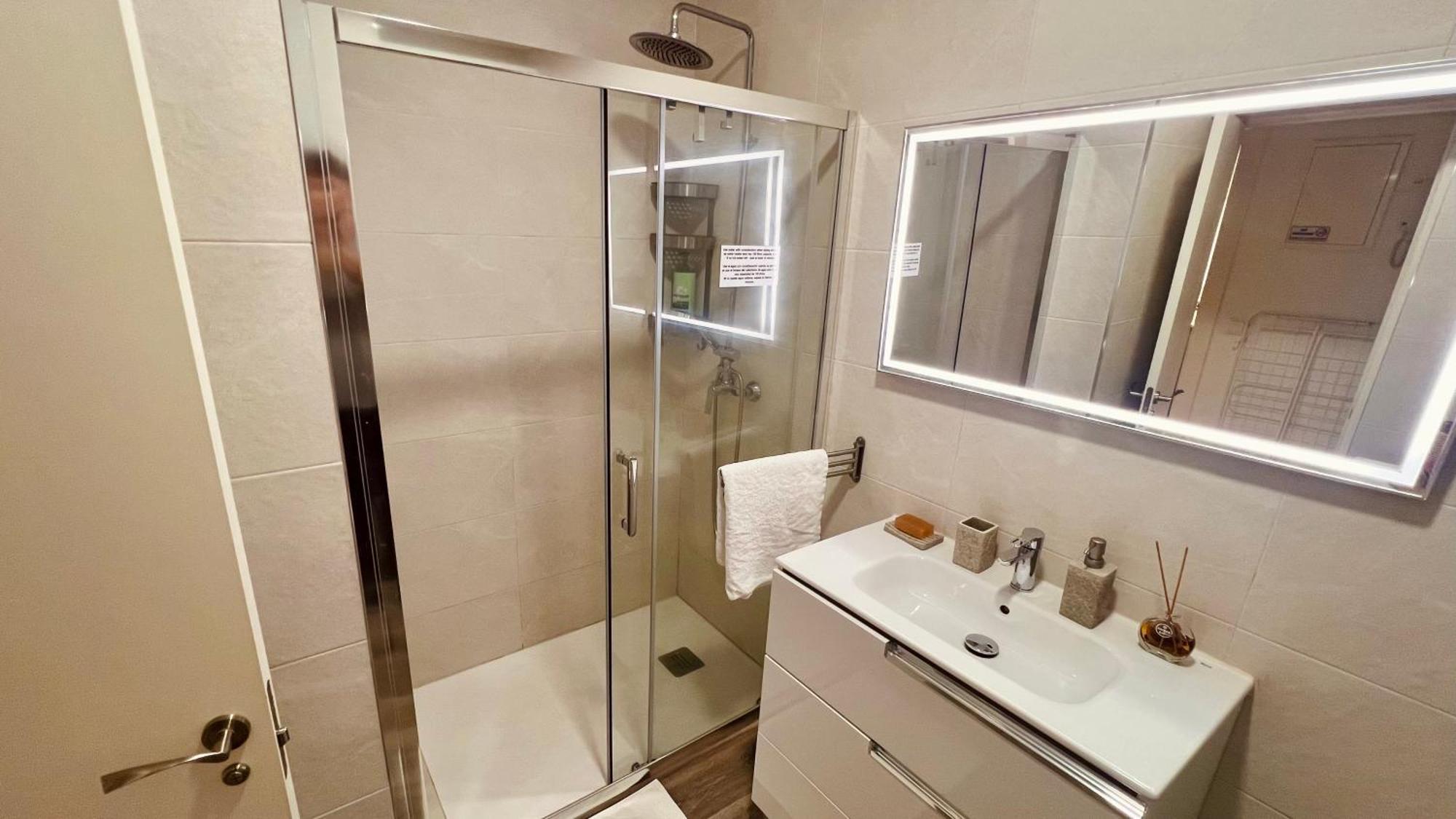 Super Comfy And Homey 4br Peachy Appartamento Málaga