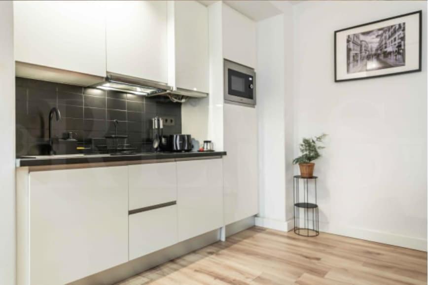 In Center Of With Interior Patio Appartement *
