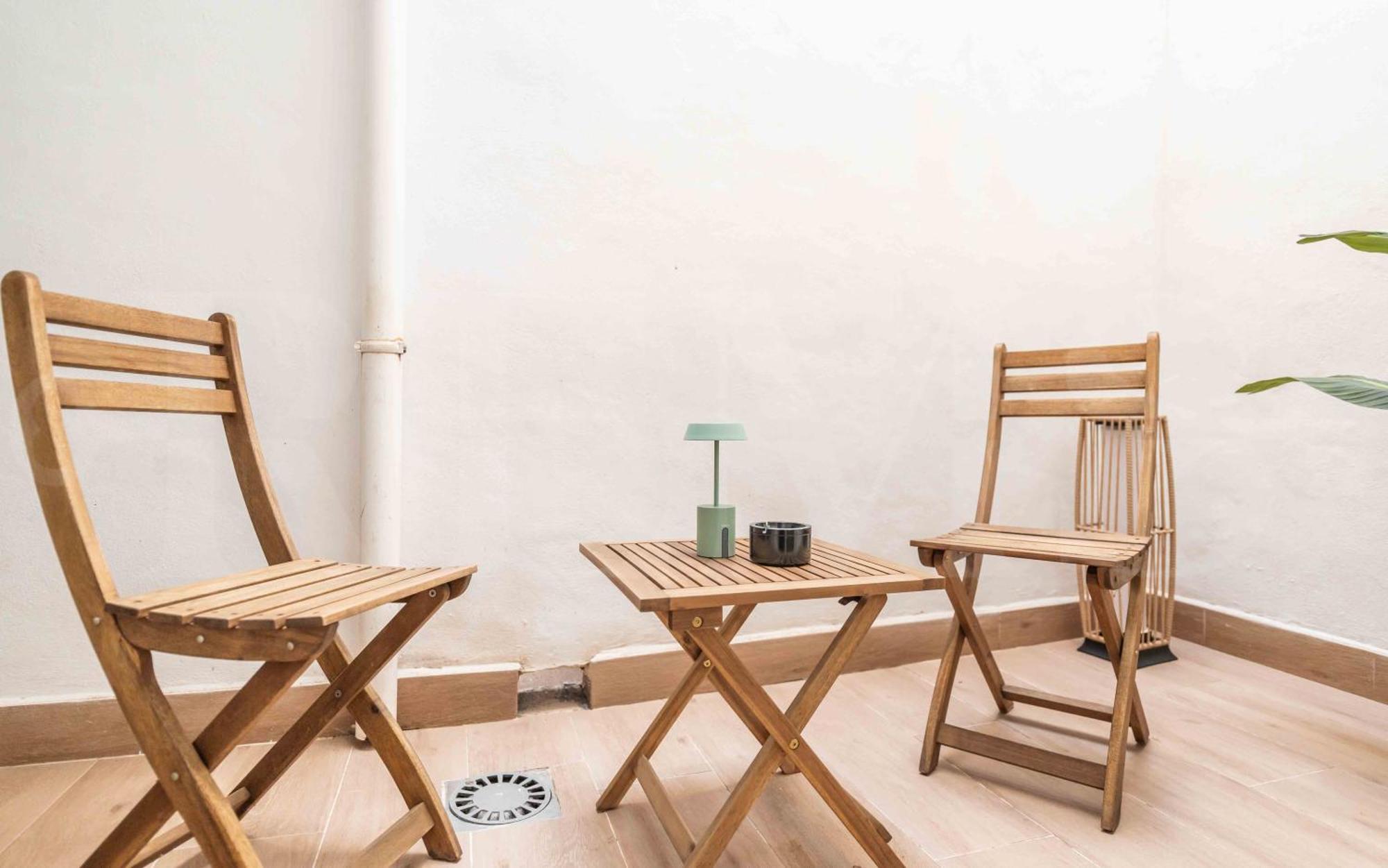 Apartamento Peaceful With A Private Patio By Rems