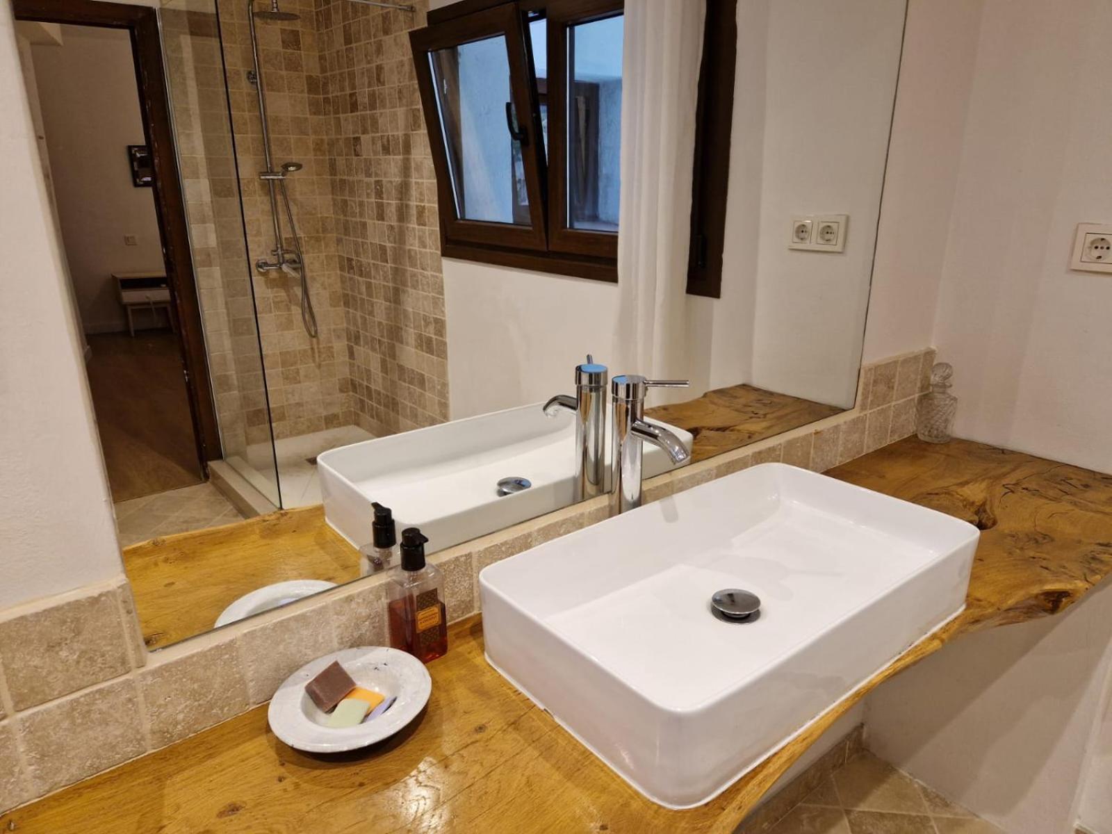 Apartamento Doble Con Bano Grande Privado En Piso Compartido *
