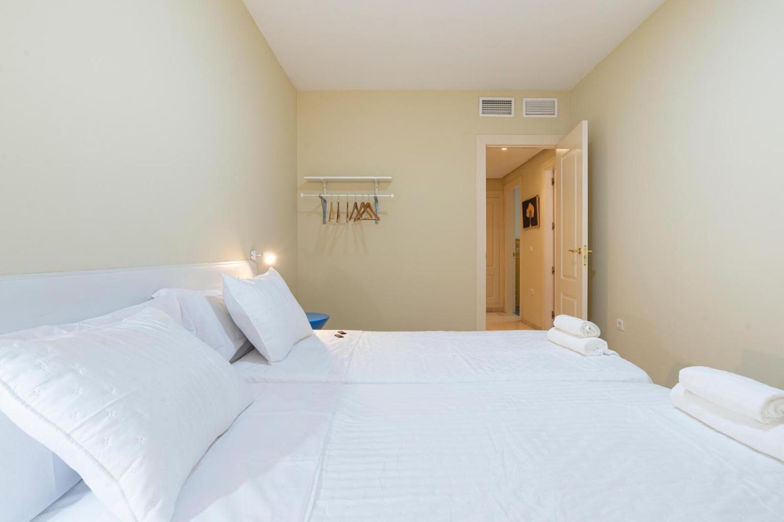 New Gr0-flat With Private Backyard In Center Apartamento