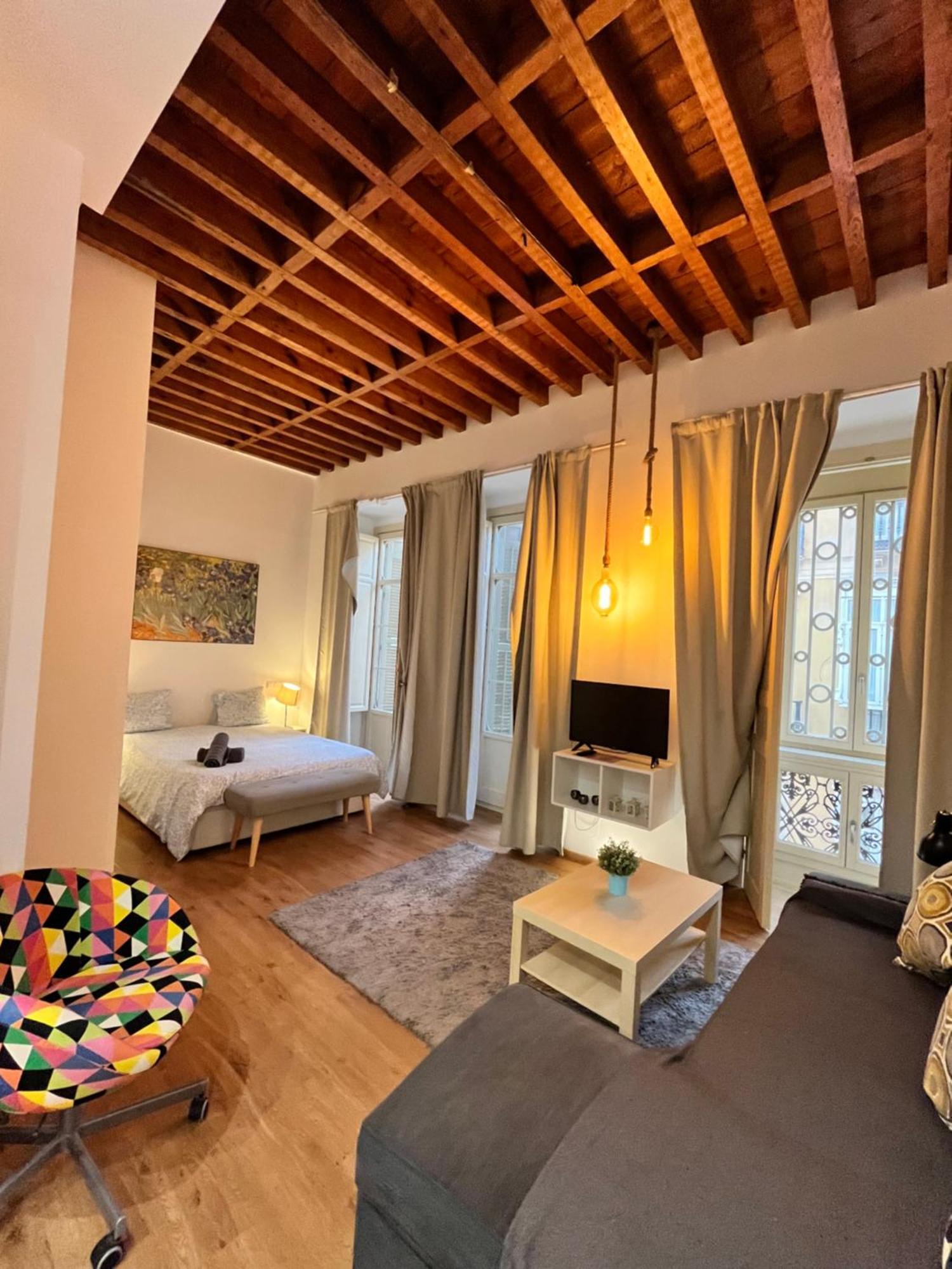 Homeabroad - Larios Boutique