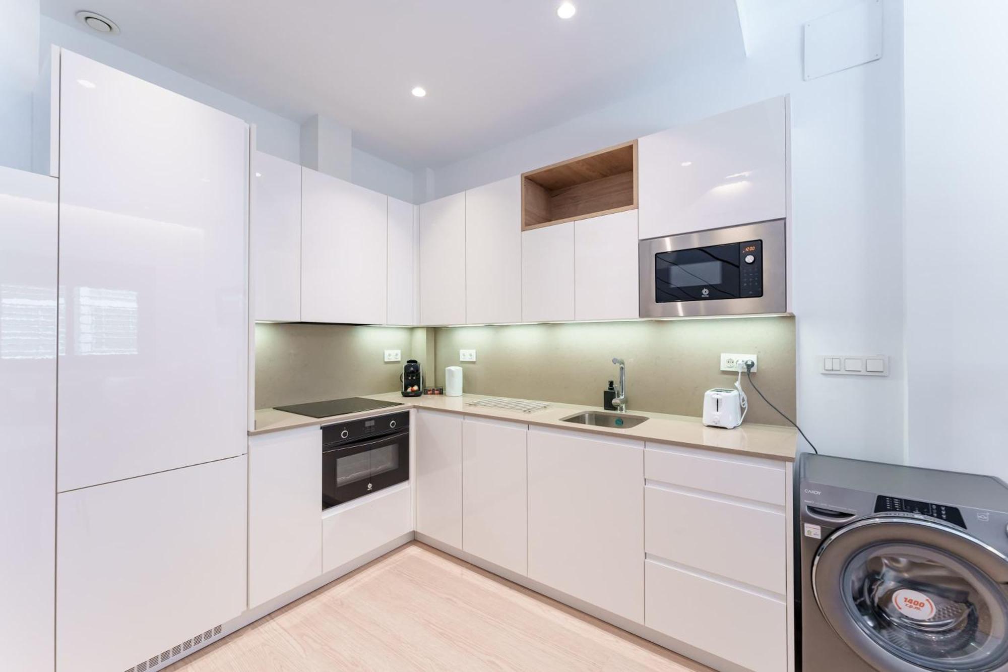 Stylish 3bd With Rooftop Jacuzzi - Artes Сasa de vacaciones Málaga