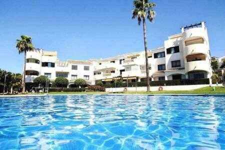 Precioso Centrico Con Piscina Salada * Málaga
