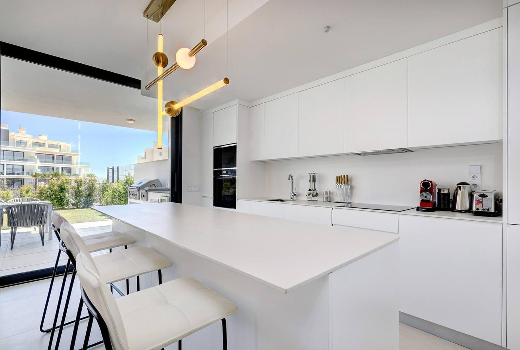 Leilighet 092 - Modern, Spacious El Higueron With Private Garden & Bbq *
