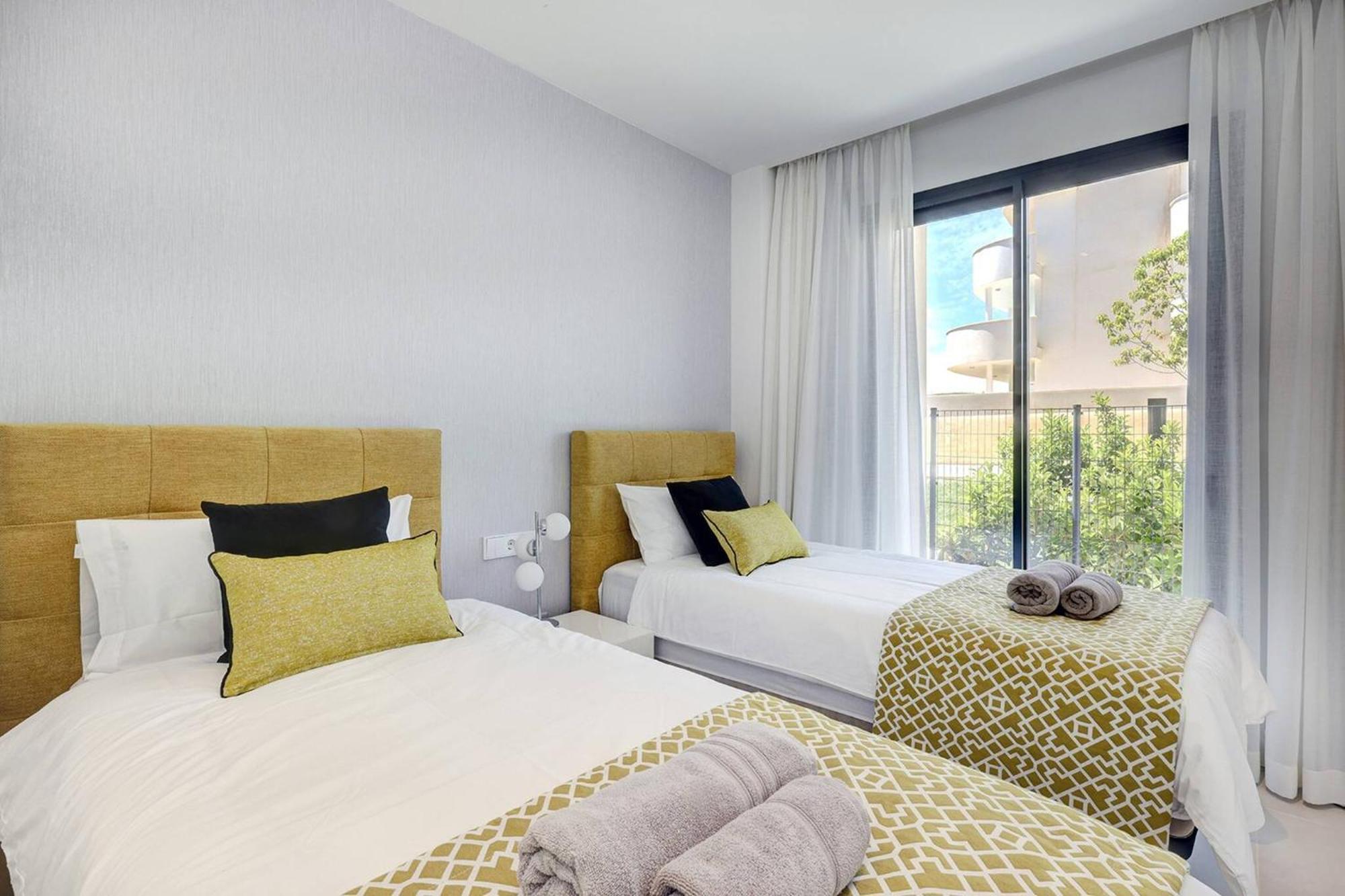 092 - Modern, Spacious El Higueron With Private Garden & Bbq Málaga