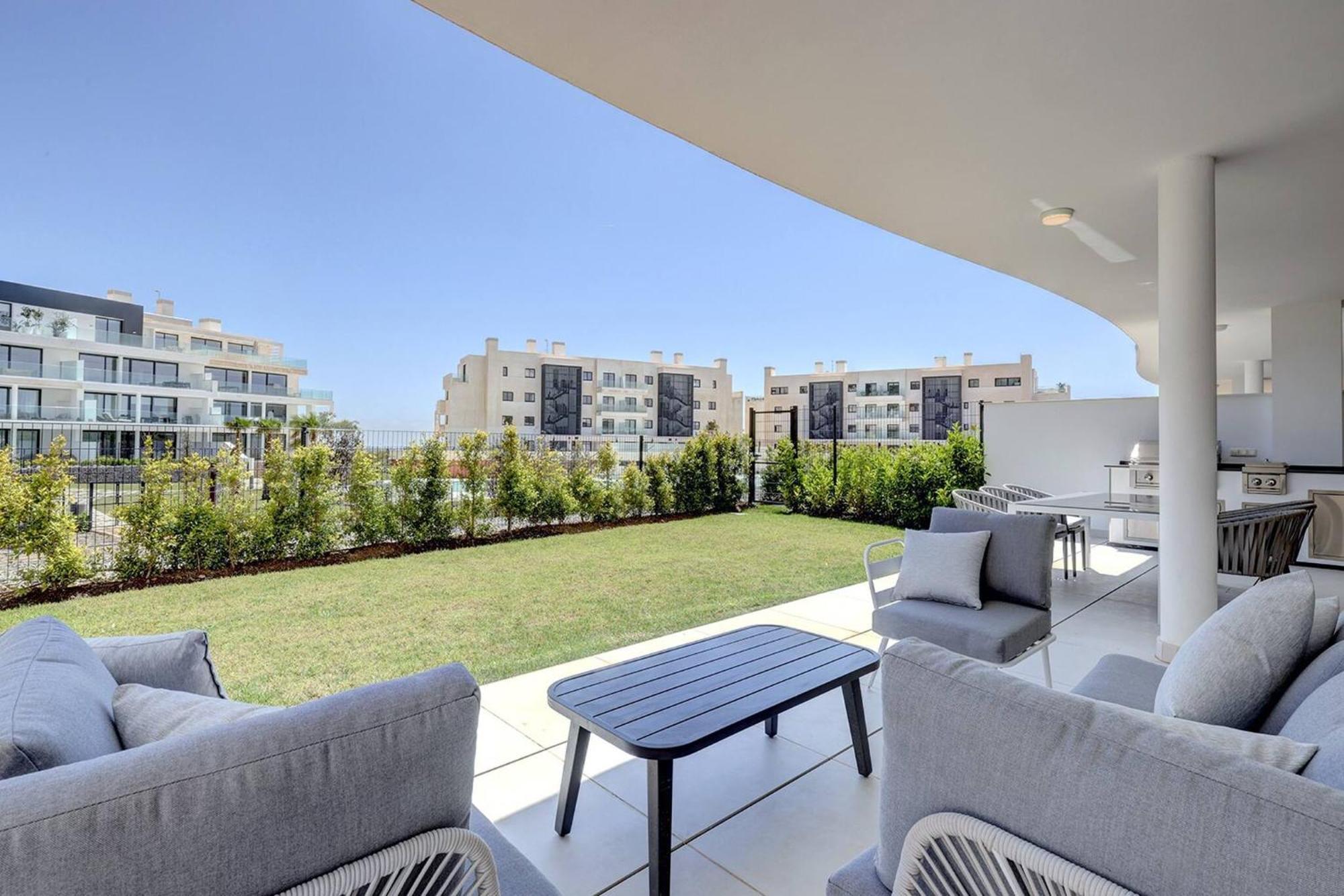 Leilighet 092 - Modern, Spacious El Higueron With Private Garden & Bbq