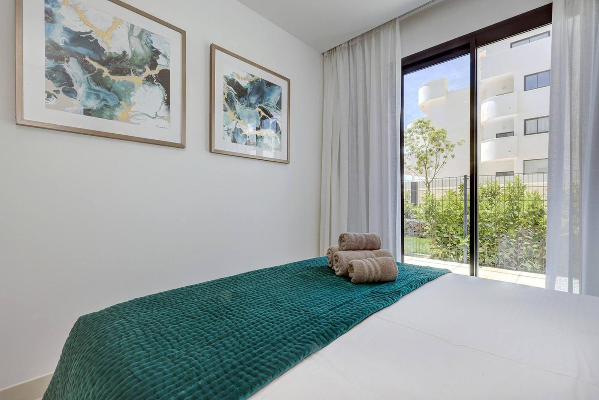 092 - Modern, Spacious El Higueron With Private Garden & Bbq Leilighet *
