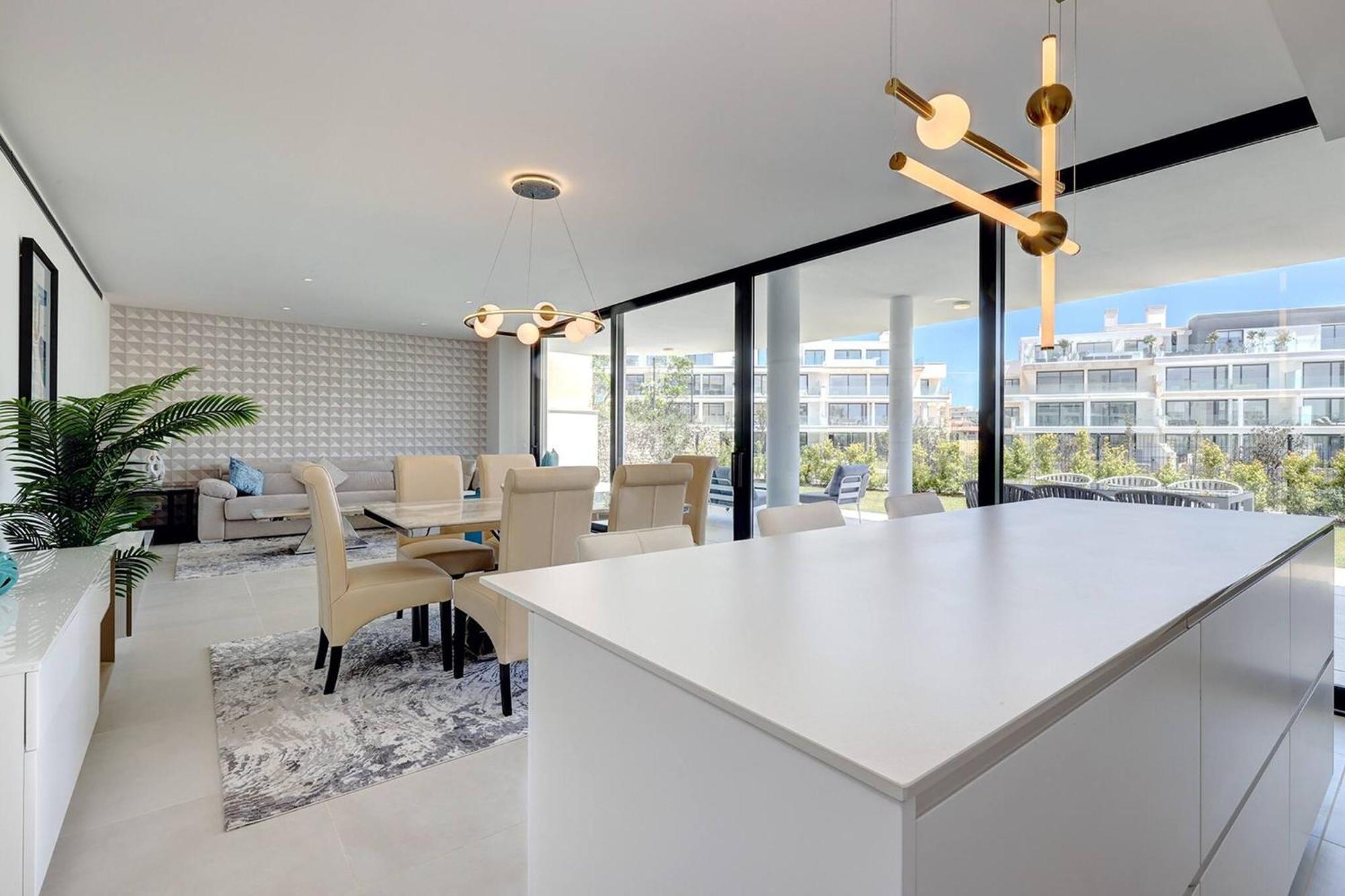 Leilighet 092 - Modern, Spacious El Higueron With Private Garden & Bbq *