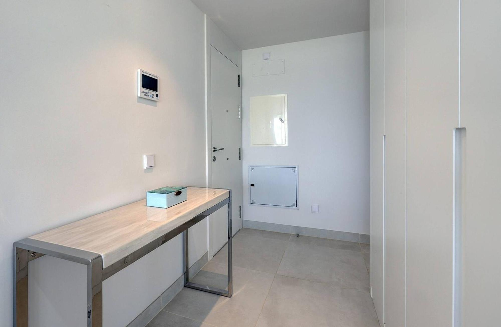 092 - Modern, Spacious El Higueron With Private Garden & Bbq *