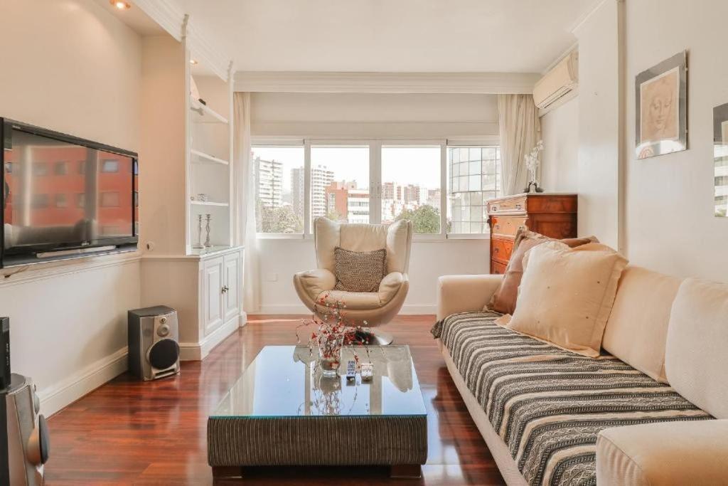 Big Apartment, Close To Train Station Apartamento