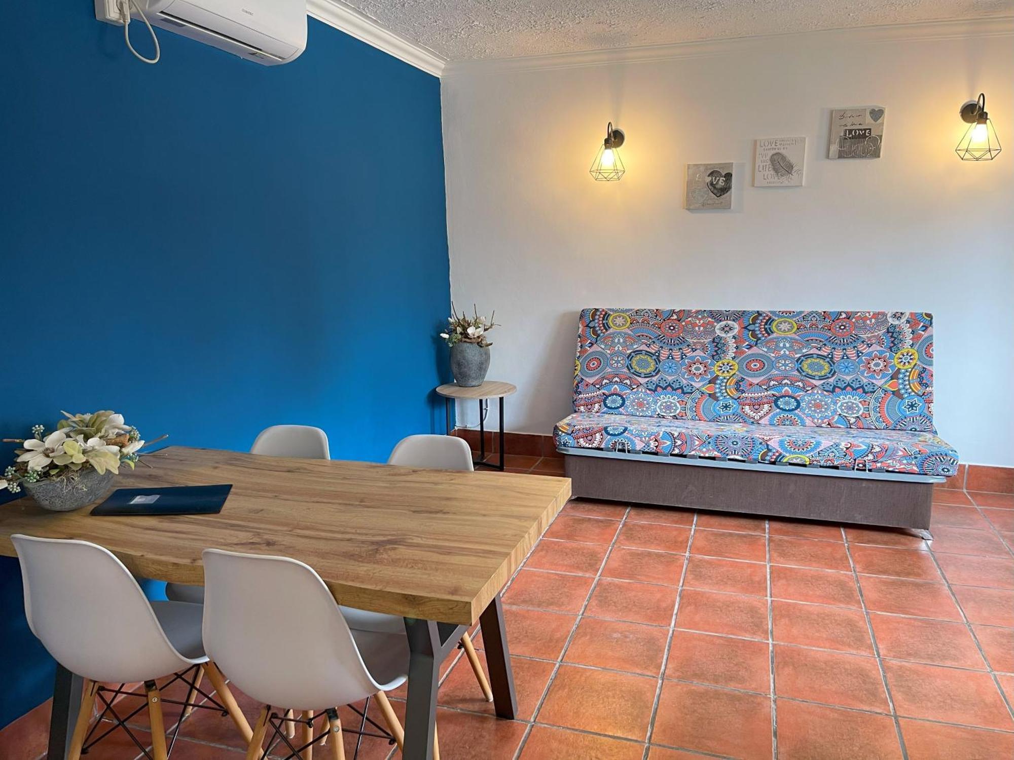 La Casa De Familia Bed and breakfast