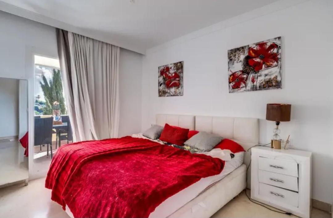 Séjour chez l'habitant Bedroom, With A Share Bathroom In A Place Málaga