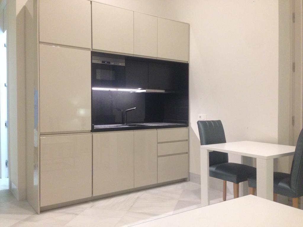 Urbanliving Picasso