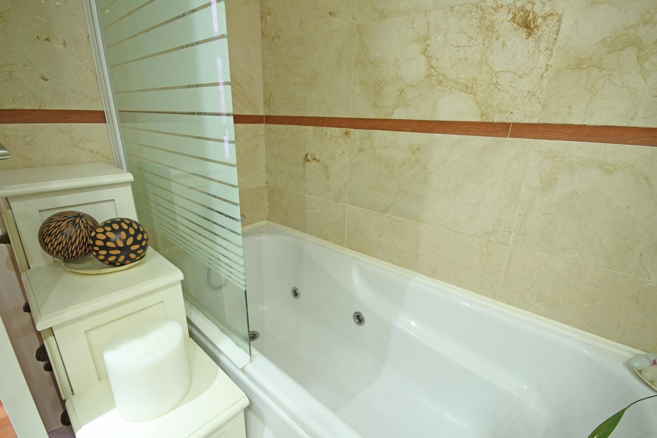 Palmeras Grupalmalaga * Málaga