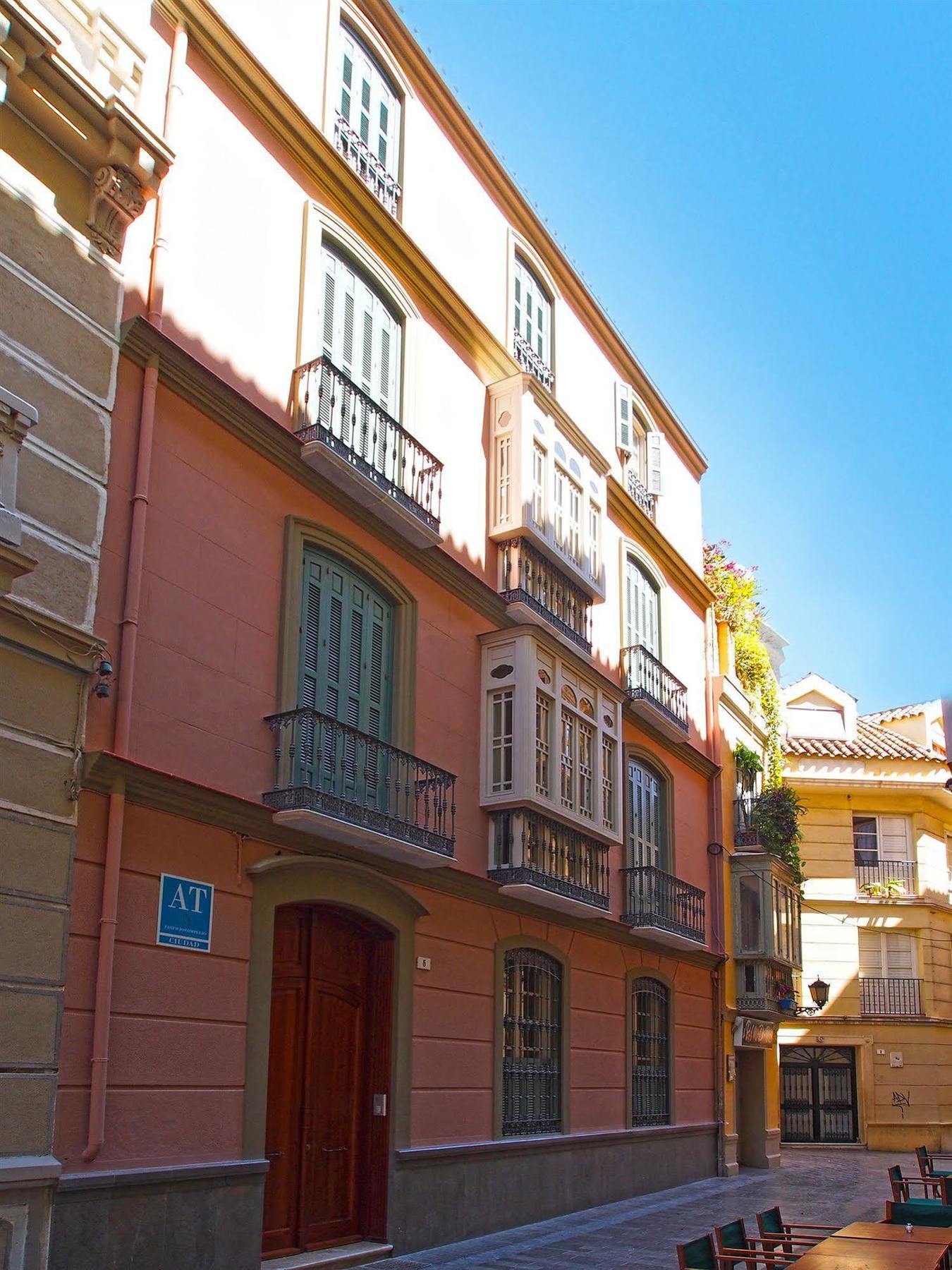 Urban Apartamento *