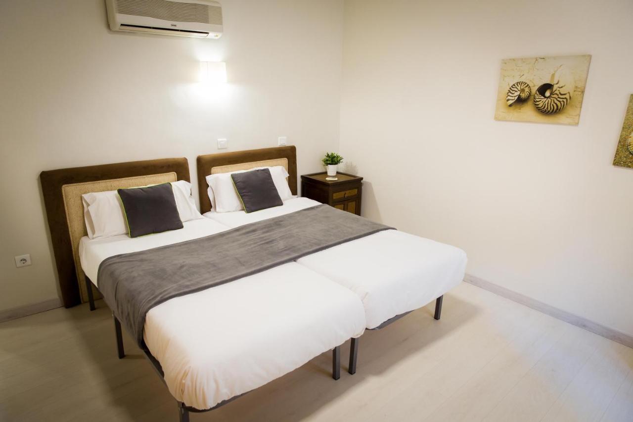 3 Dormitorios Con Balcon Junto Calle Larios Málaga