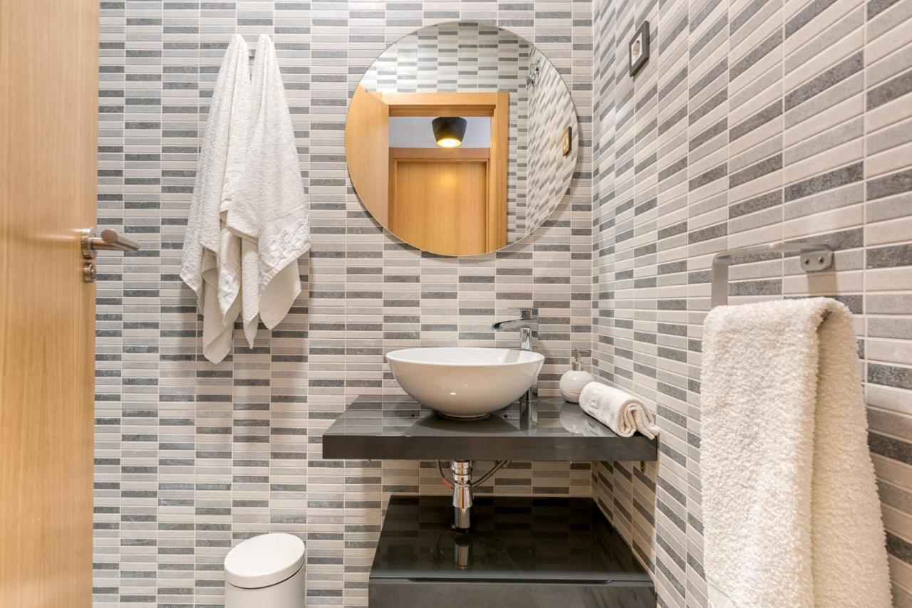 Apartamento Atico Con Terraza Ac 1Hab En El Centro Y Piscina Comunitaria *