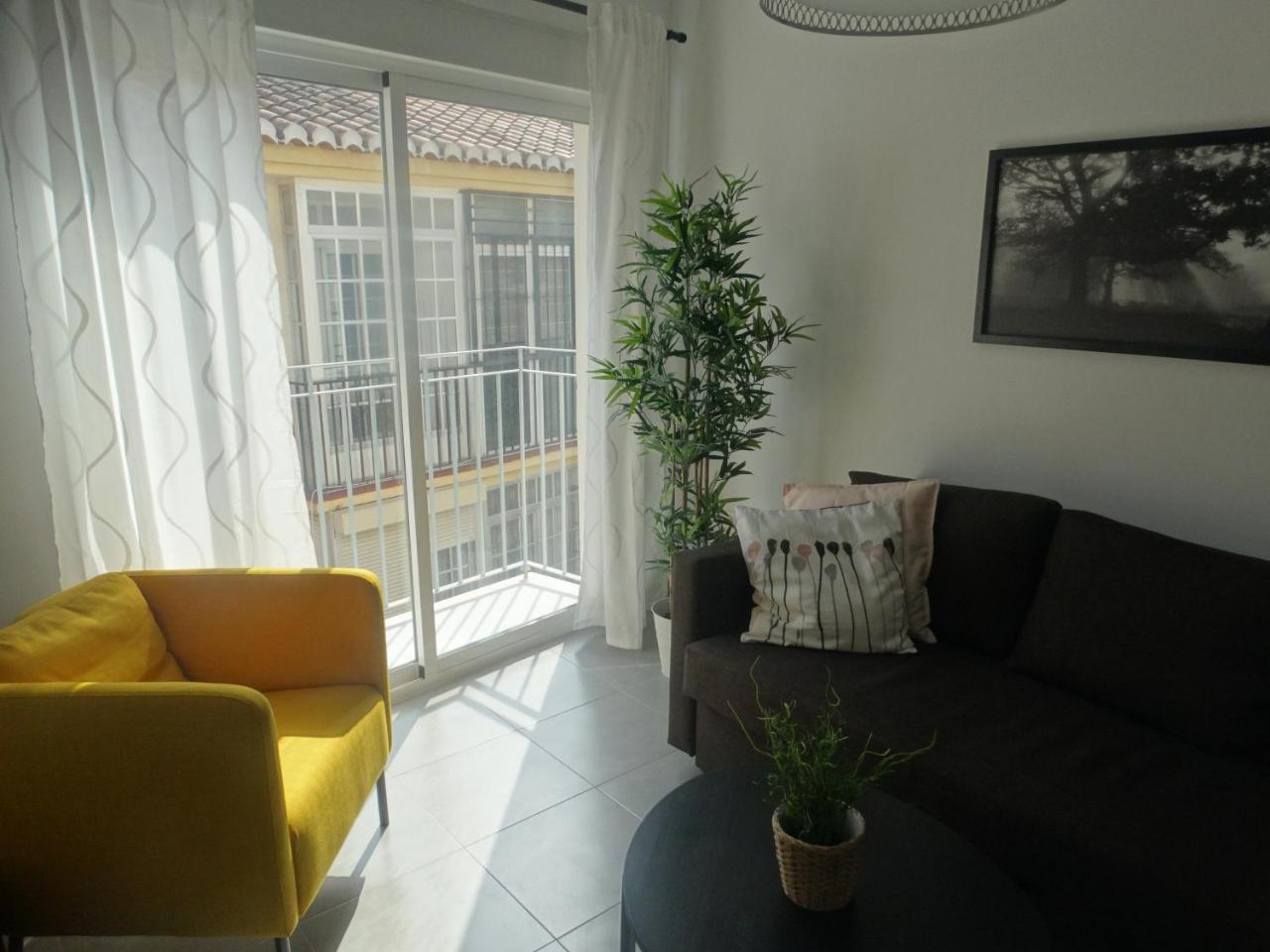 - Jinetes, 10 * Málaga