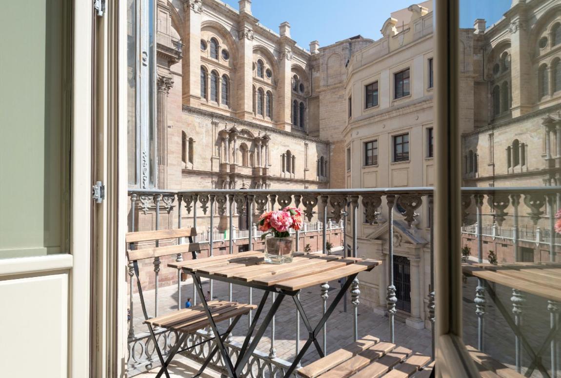 Ml1a-enjoy Breakfast Facing Malaga's Cathedral