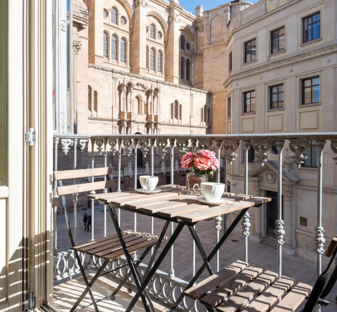 Ml1a-enjoy Breakfast Facing Malaga's Cathedral *