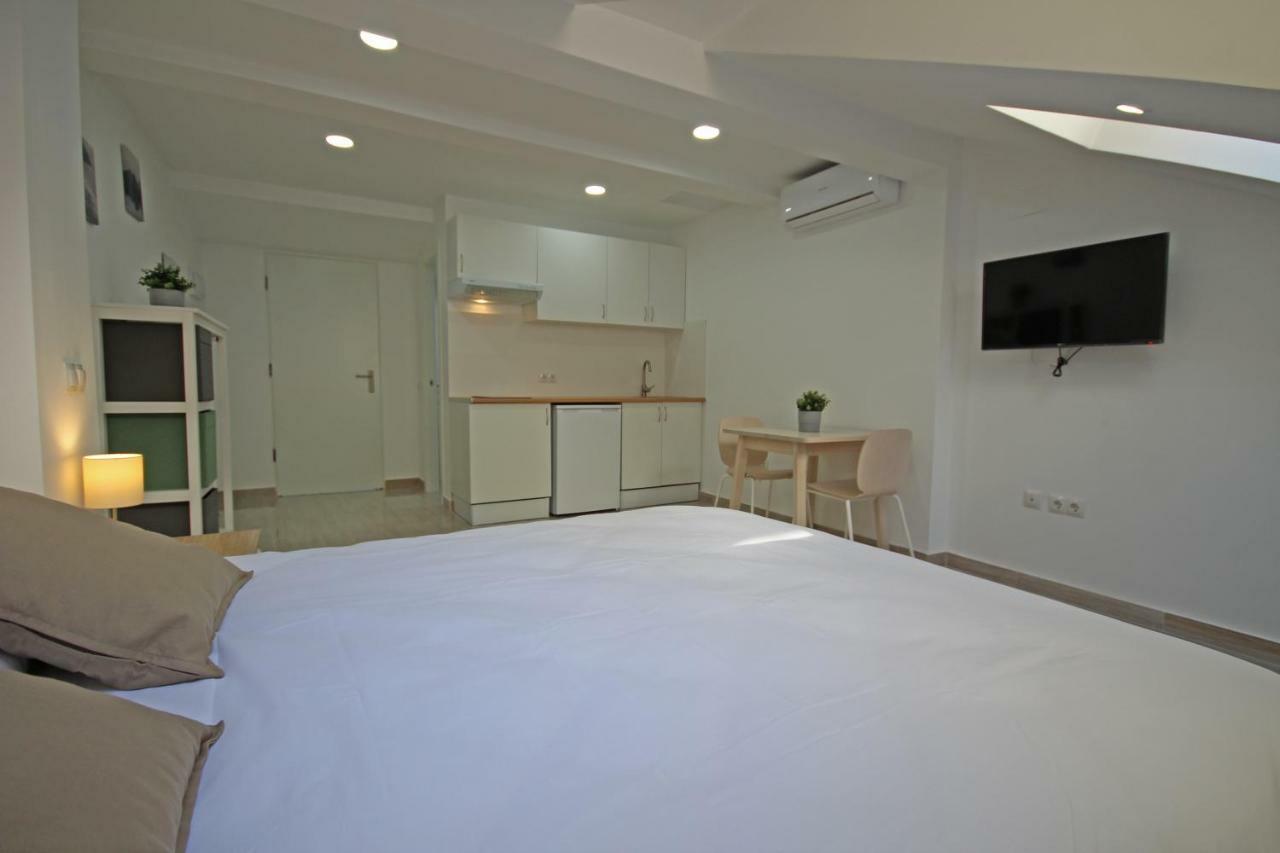 Esparteros 6, Estudios * Málaga