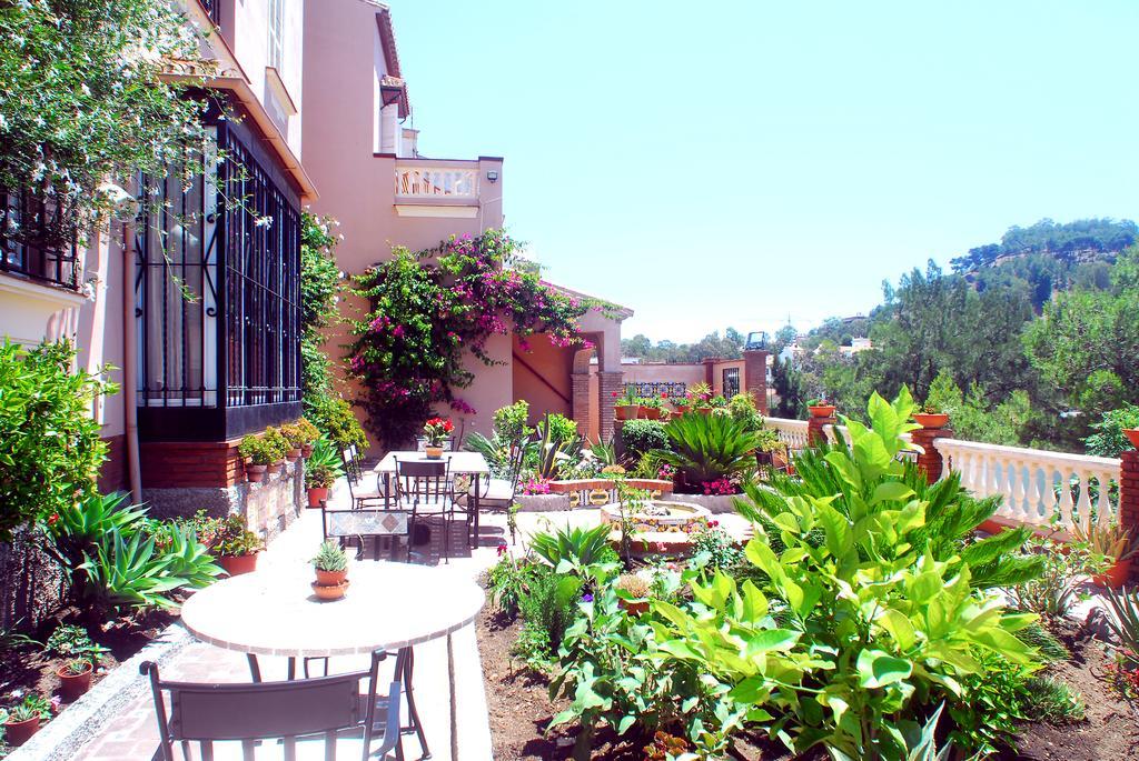 Victoria Hotel 2*