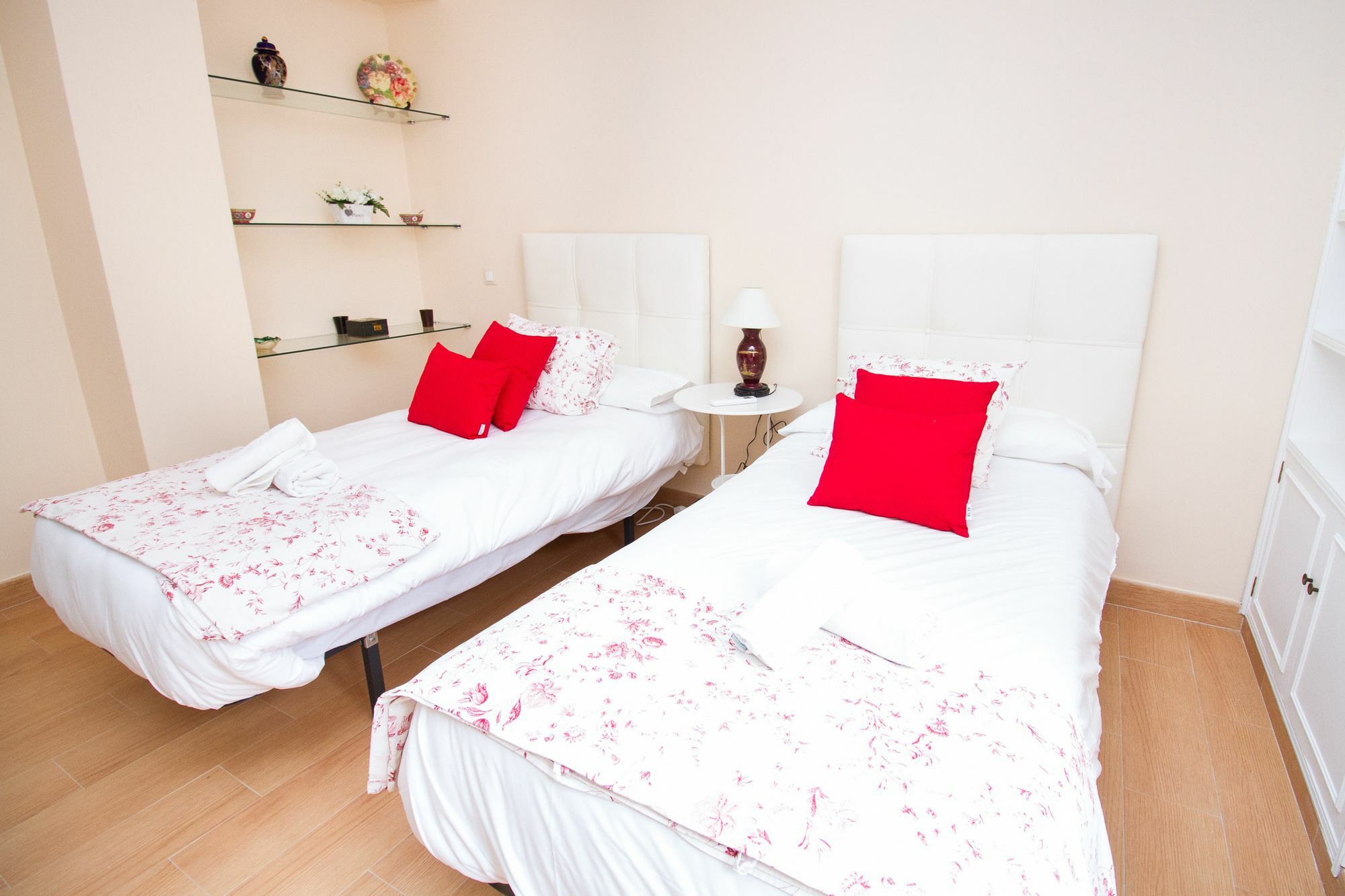 Spanish Into Cathedral Square By La Recepcion Apartment