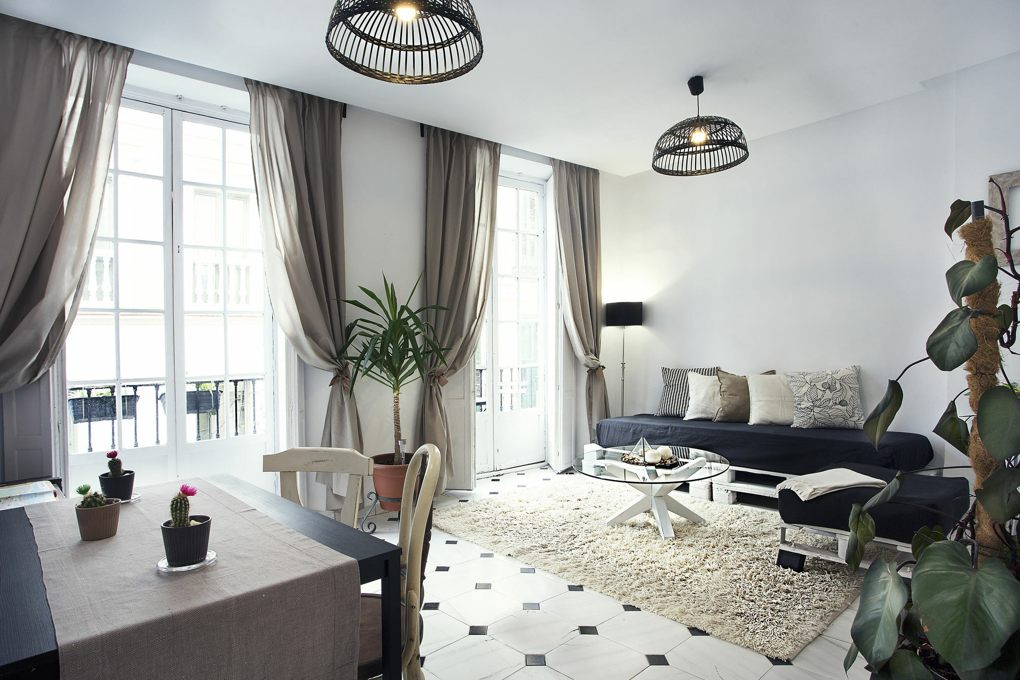 Bright And Cozy Center *