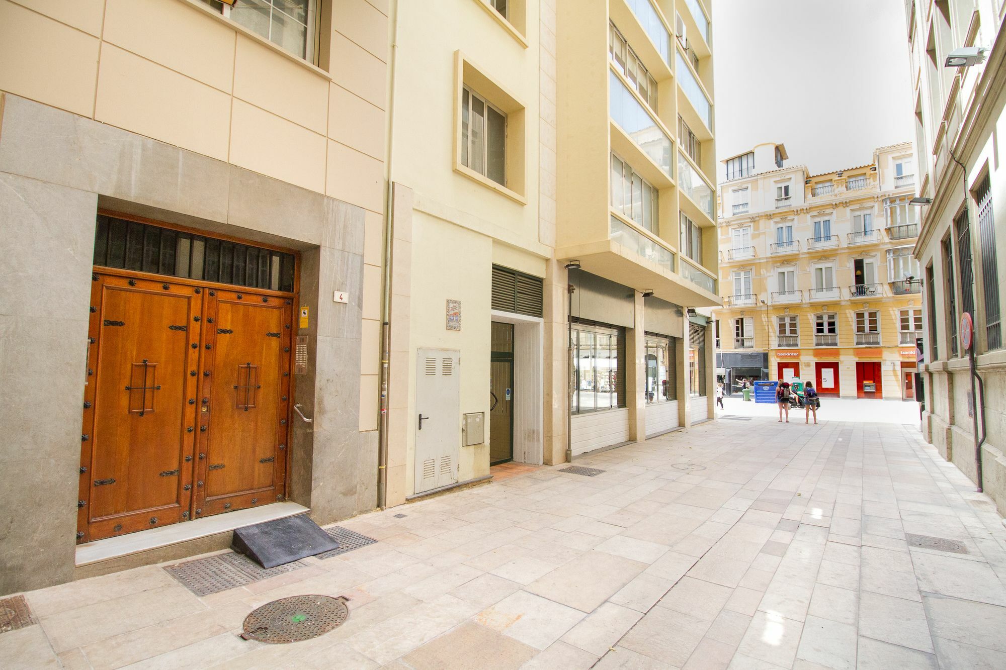 Spanish Into Cathedral Square By La Recepcion Malaga