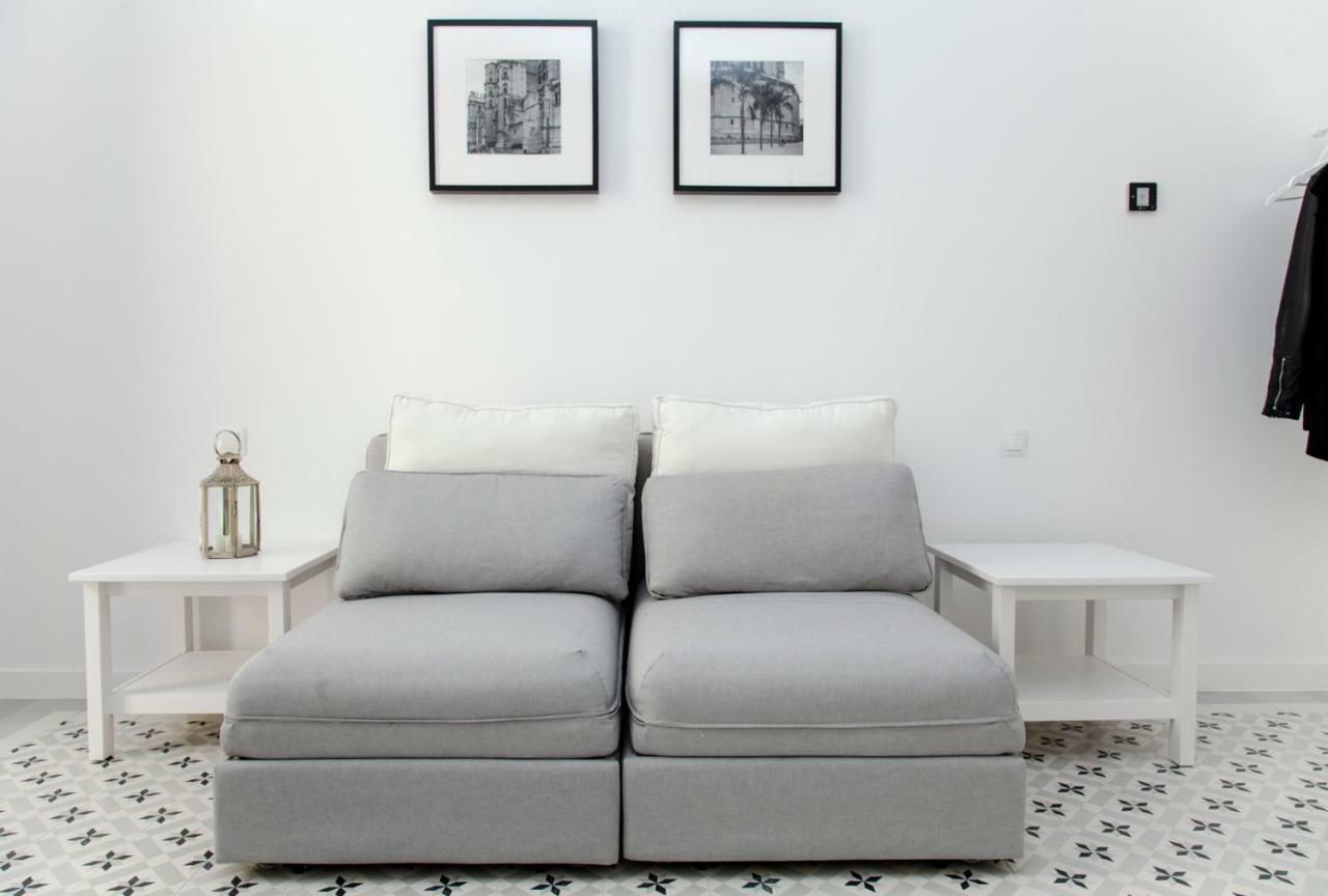 La Blanca Casita *