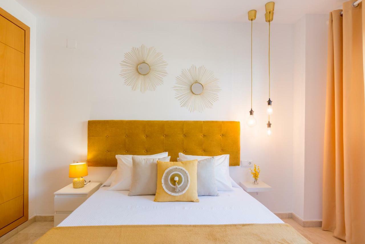 Charming On The - Pool And Parking Appartement