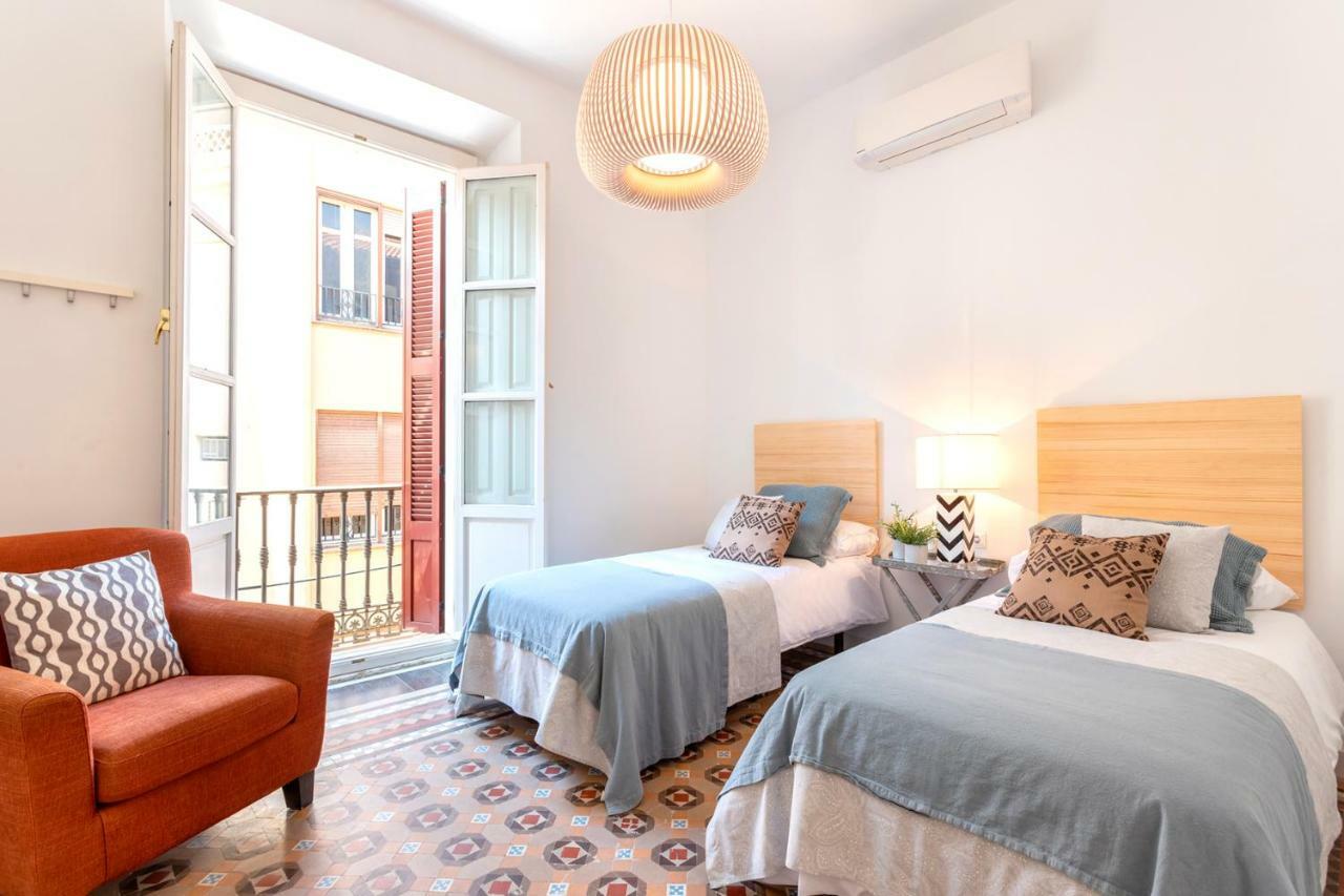 Genteel Larios * Málaga