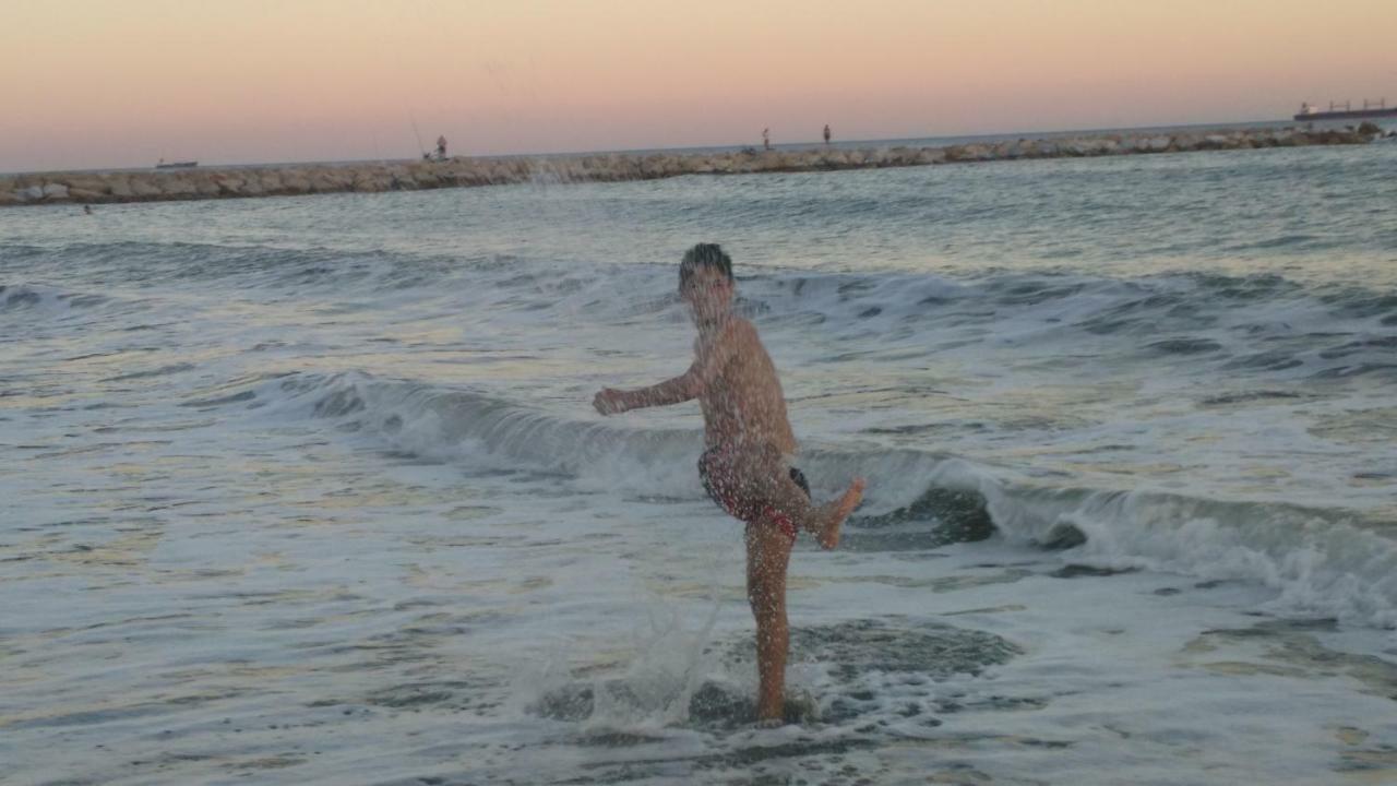 Javi´s *