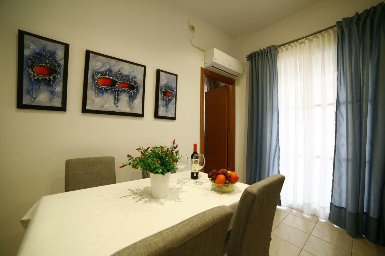 Victoria De Alba House