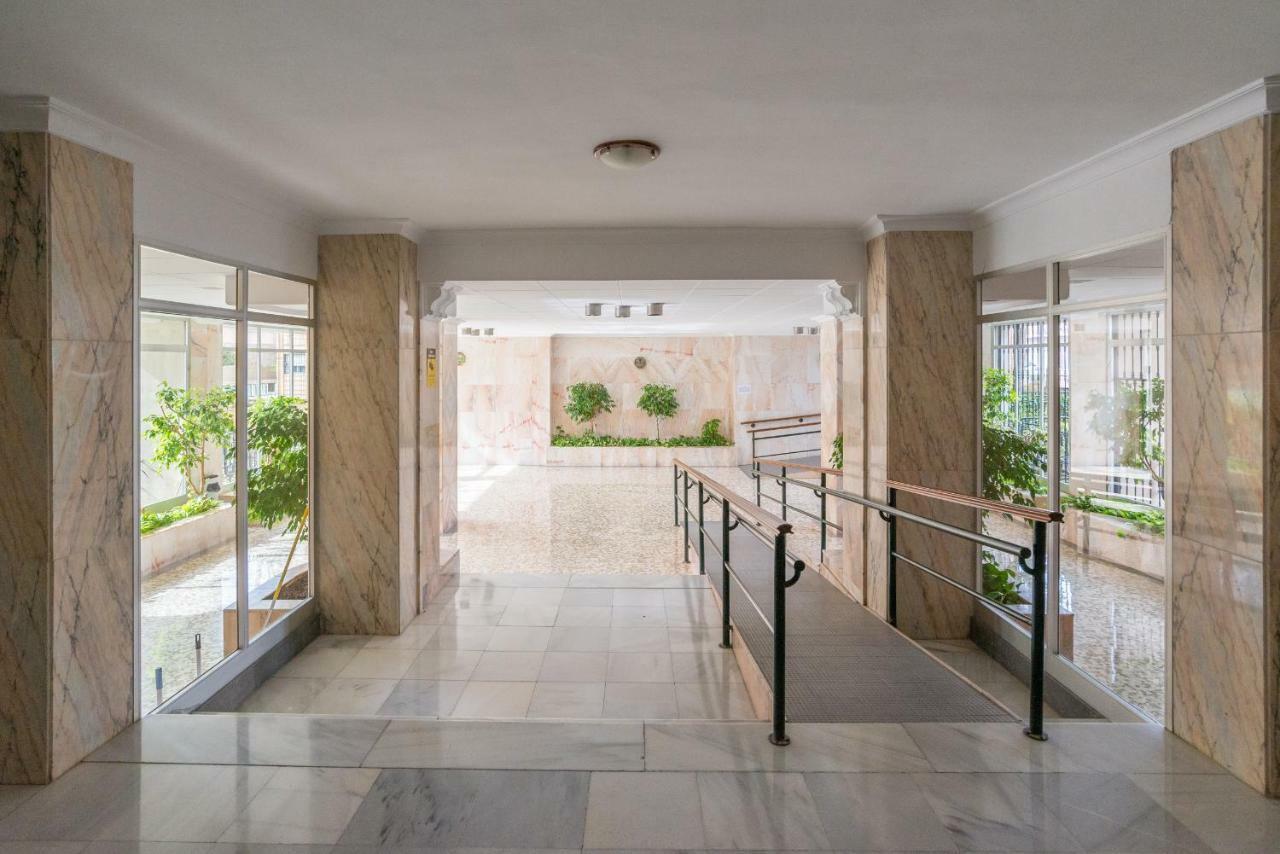 Stunning Spacious With Free Parking Appartement *