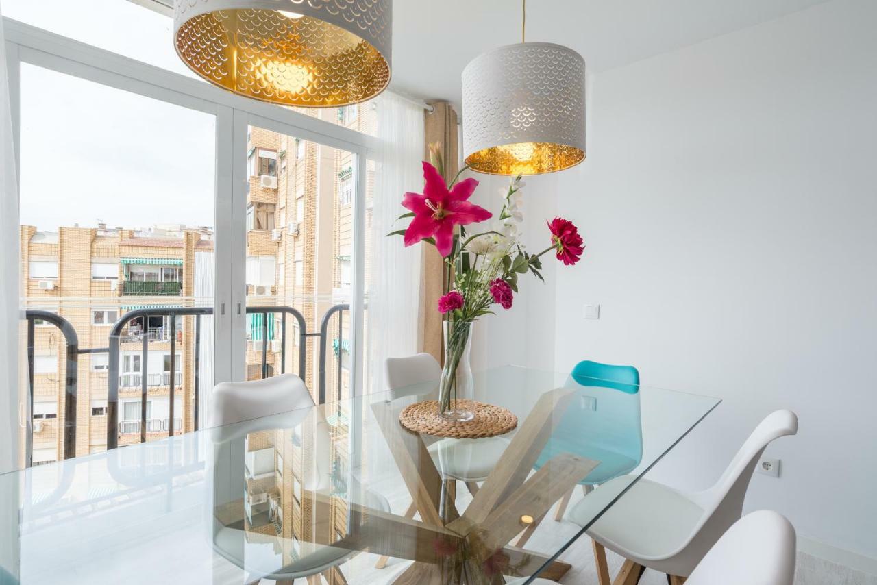 Stunning Spacious With Free Parking Appartement *