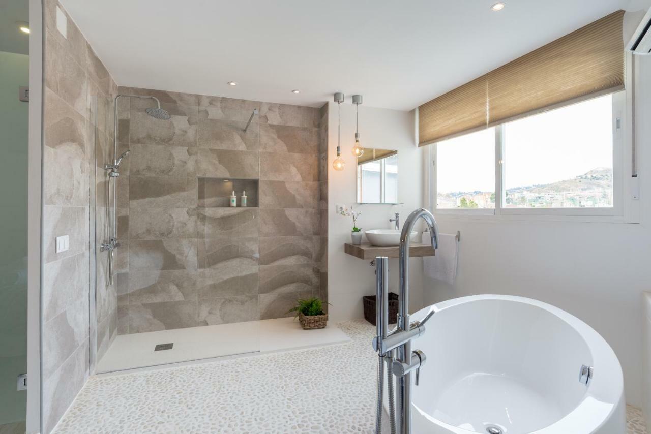 Stunning Spacious With Free Parking Appartement *